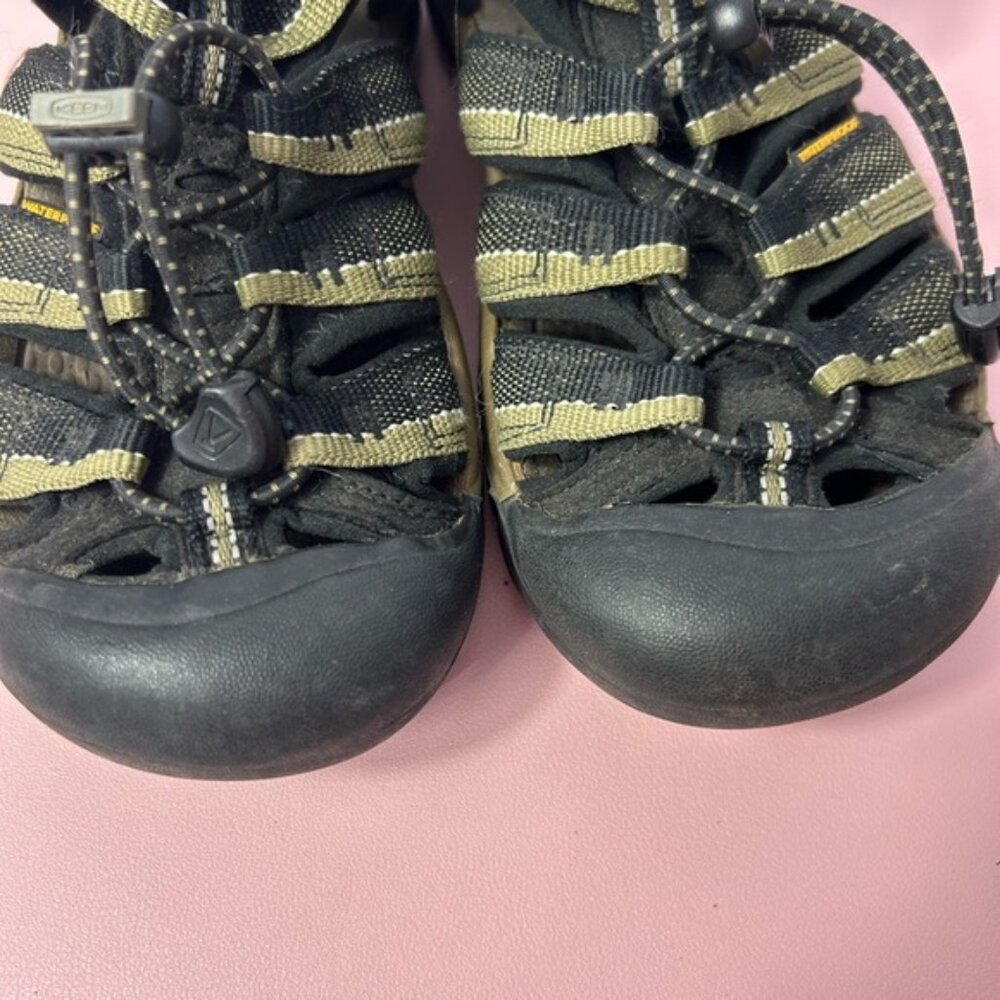 Kids Black and Tan Keen Sandals - Picture 4 of 10